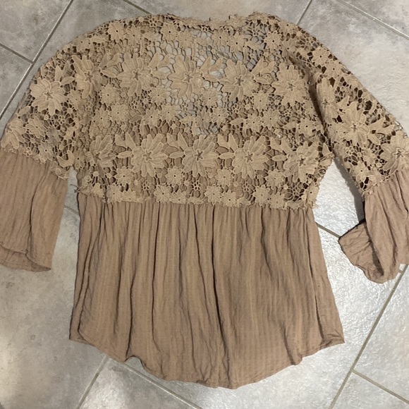 Beautiful fall lace top - Picture 4 of 4